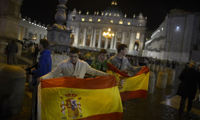 spanioli la vatican asteapta alegerea papei