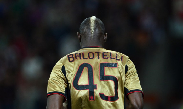 balotelli pleaca de pe teren