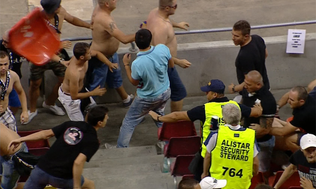 VIDEO  Incidente în tribune la CSM Slatina - Steaua. Jandarmii au