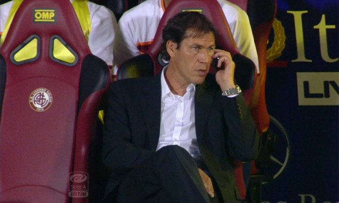 Rudi Garcia vorbeste la telefon