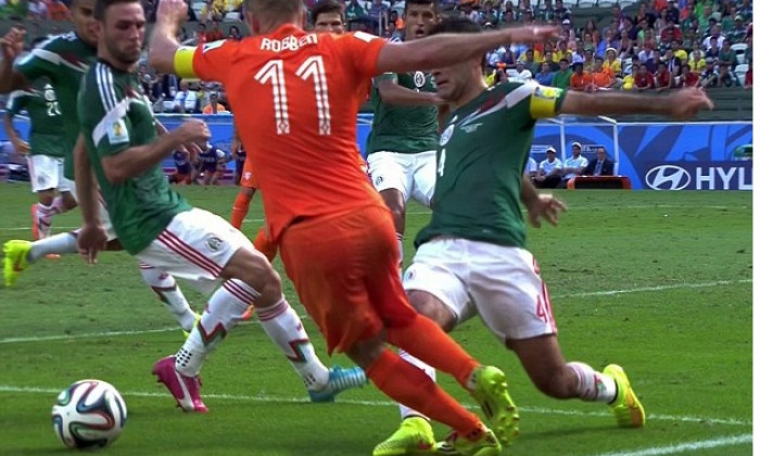 Robben penalty Olanda