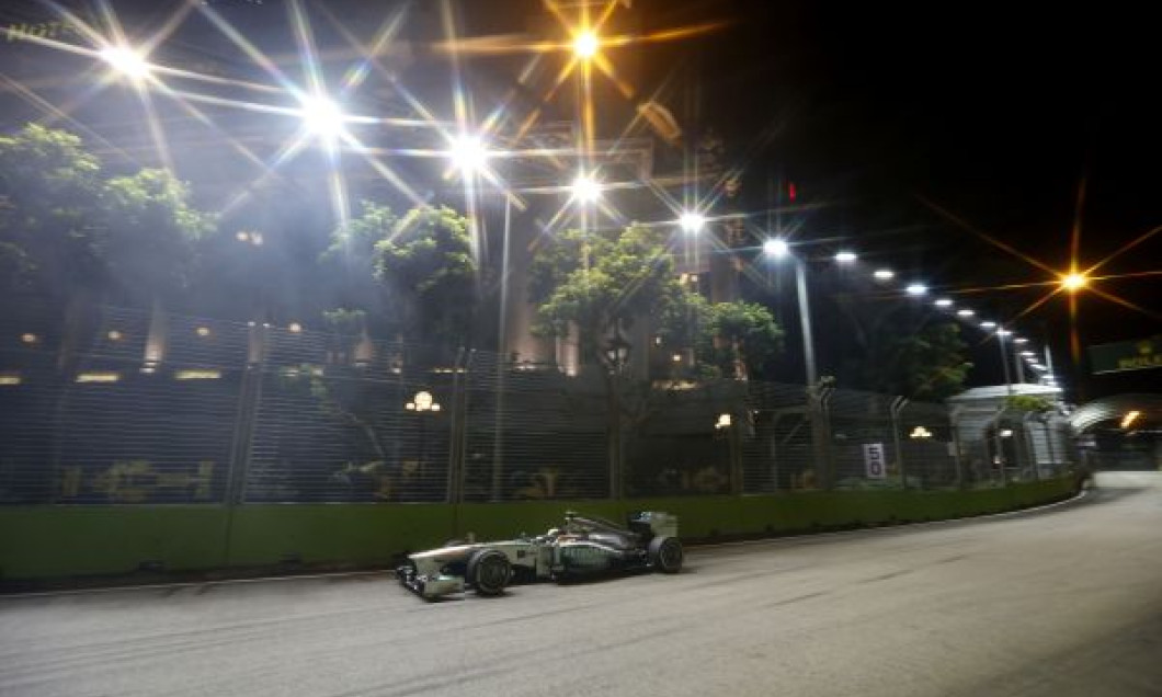 mercedes-lewis-hamilton-singapore-2013