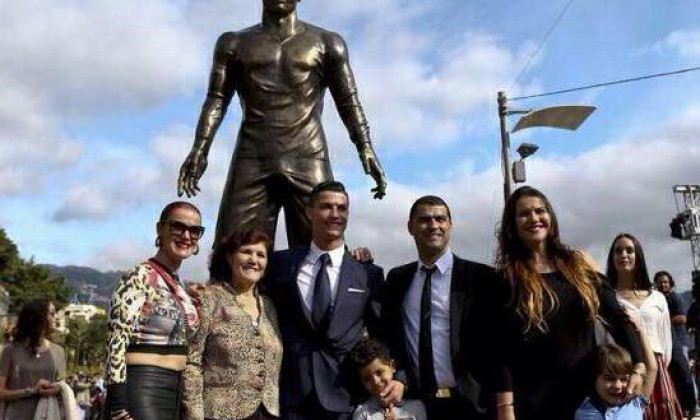 ronaldo statuie