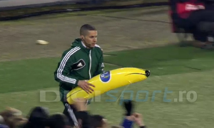 arbitru de rezerva banana