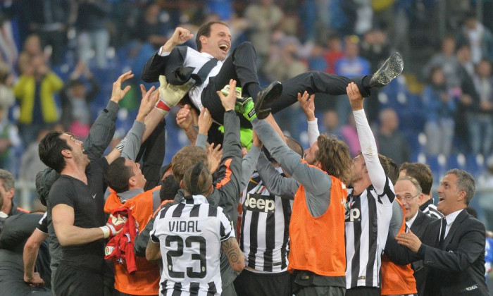 allegri ridicat in aer