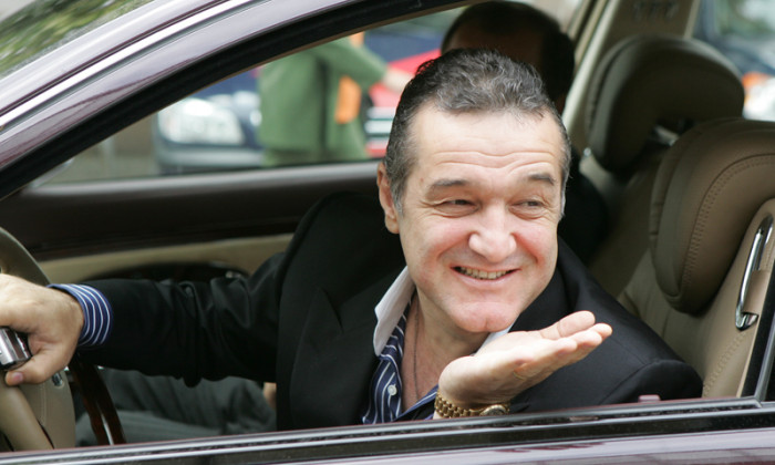 gigi becali pleaca