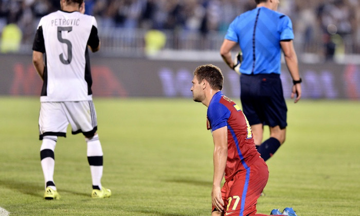 steaua in genunchi