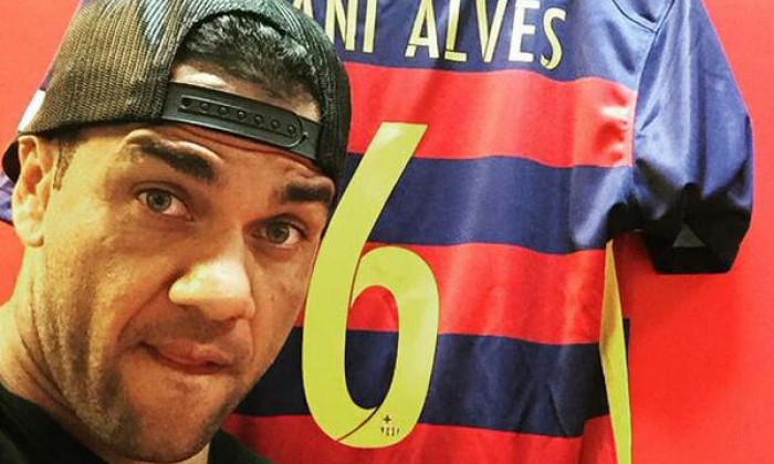 dani alves tricou