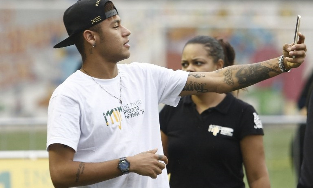 Neymar selfie