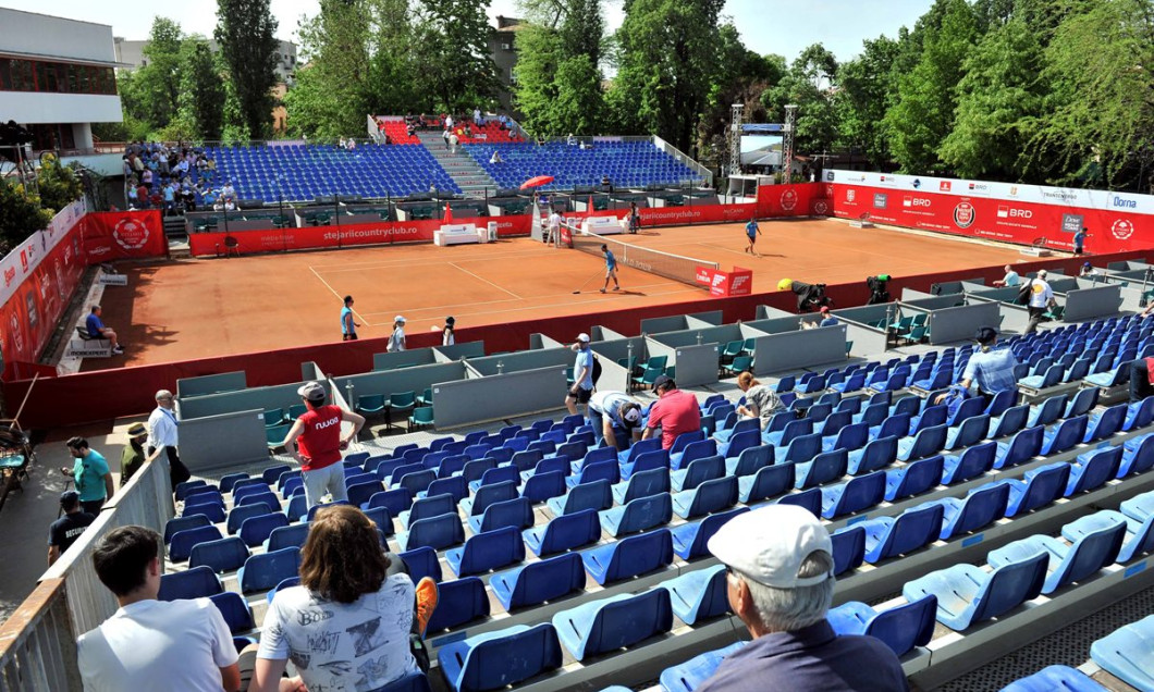 tenis azi