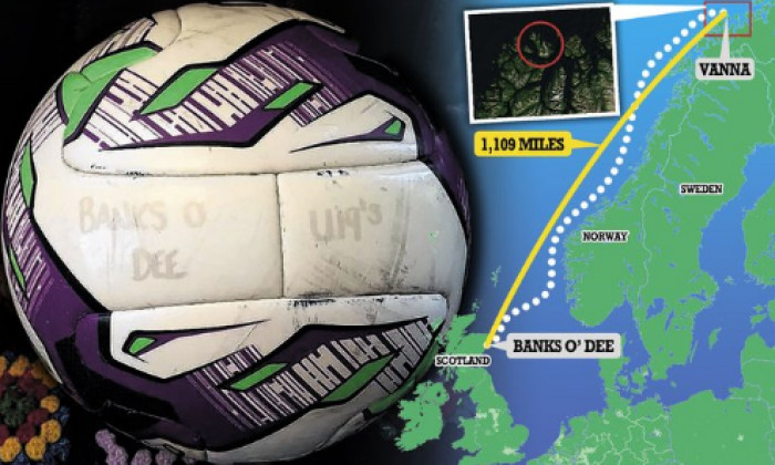 Cel mai "puternic" din istorie:). O minge trimisă peste stadion a fost găsită la o 1800 de kilometri