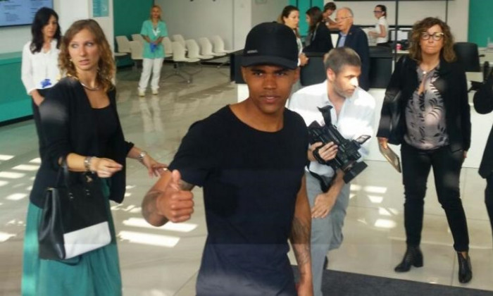 Douglas Costa medical