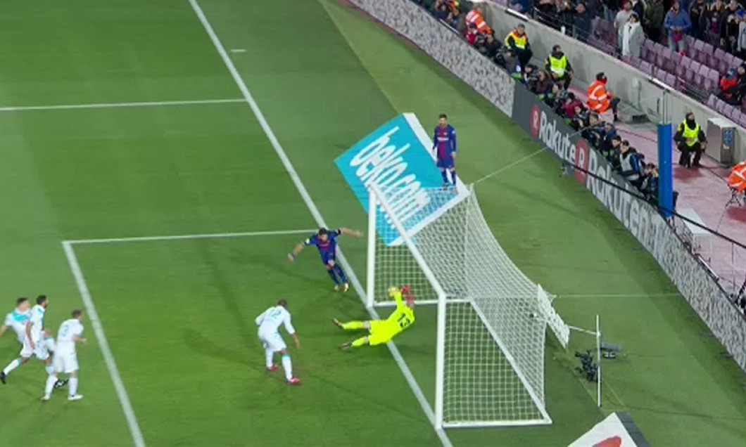 gol fantoma suarez