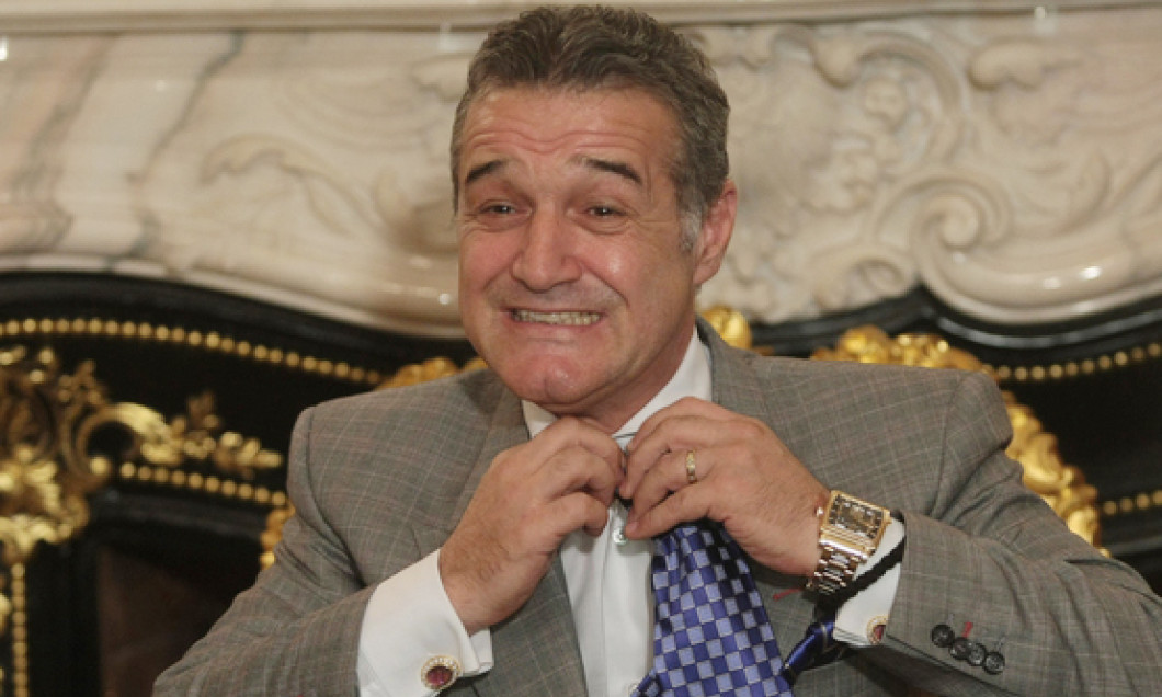 gigi becali isi strange cravata