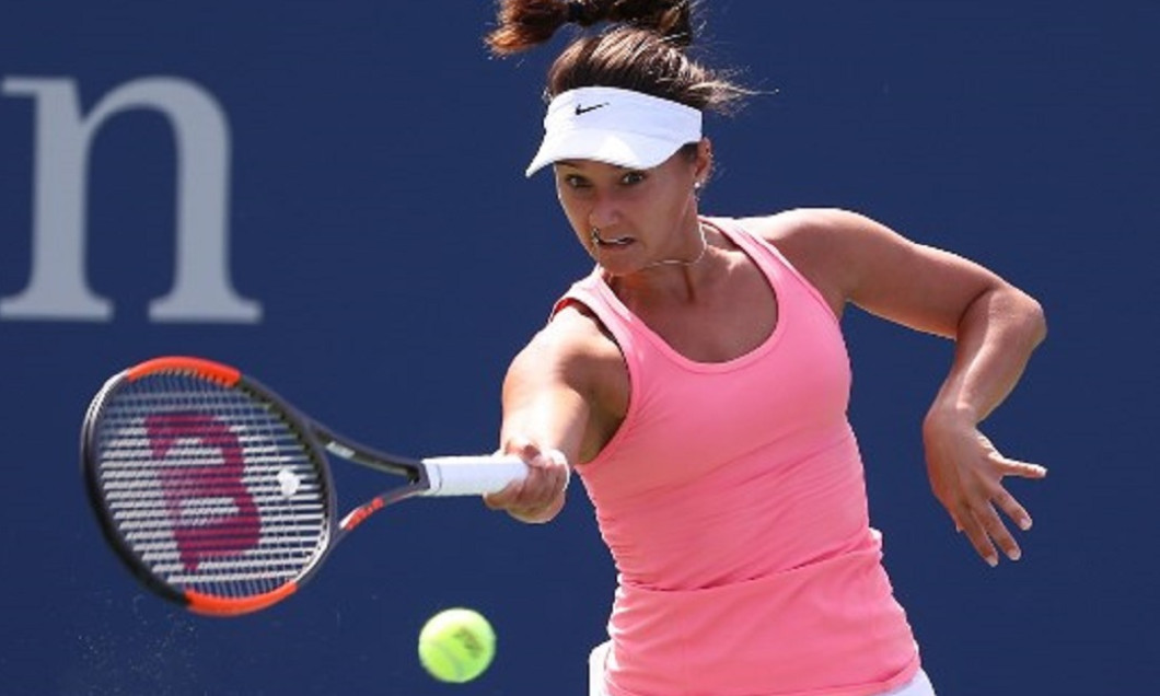 Lauren Davis