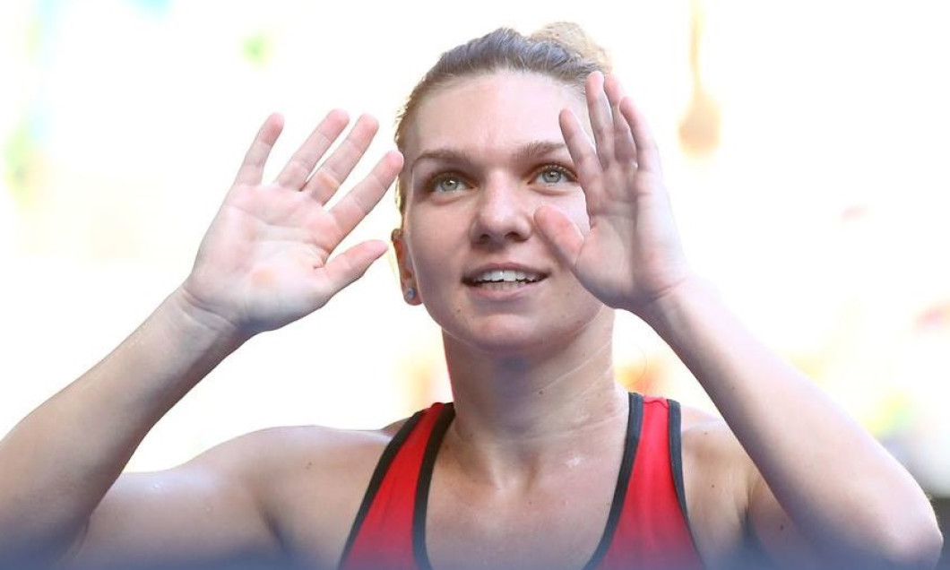 simona halep saluta fanii