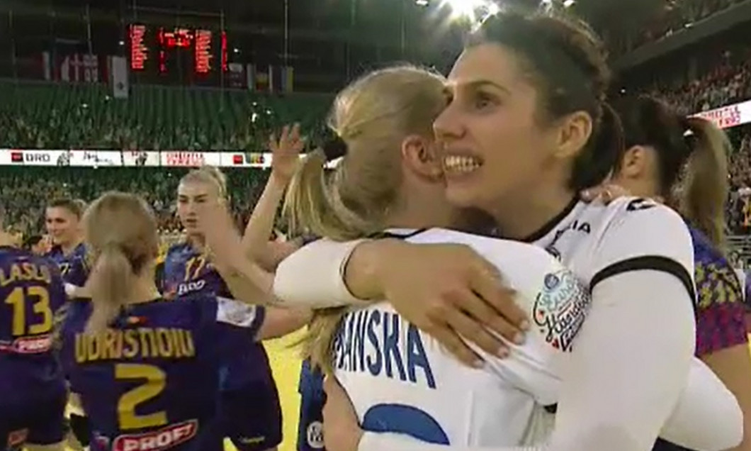 Denisa Dedu, bucuroasă după o victorie a naționalei României de handbal feminin