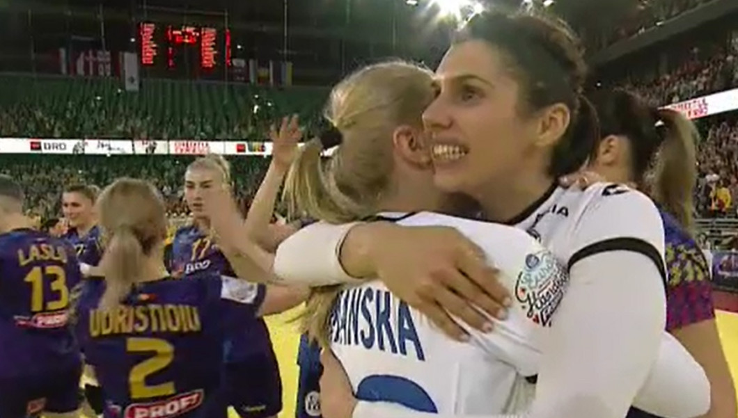 Denisa Dedu, bucuroasă după o victorie a naționalei României de handbal feminin