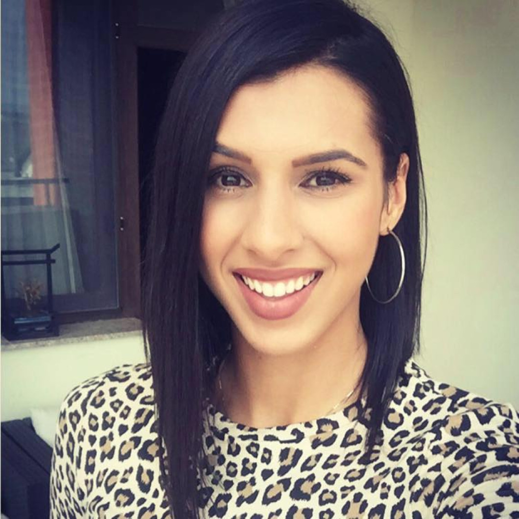 Denisa Dedu, după o ședință de make-up