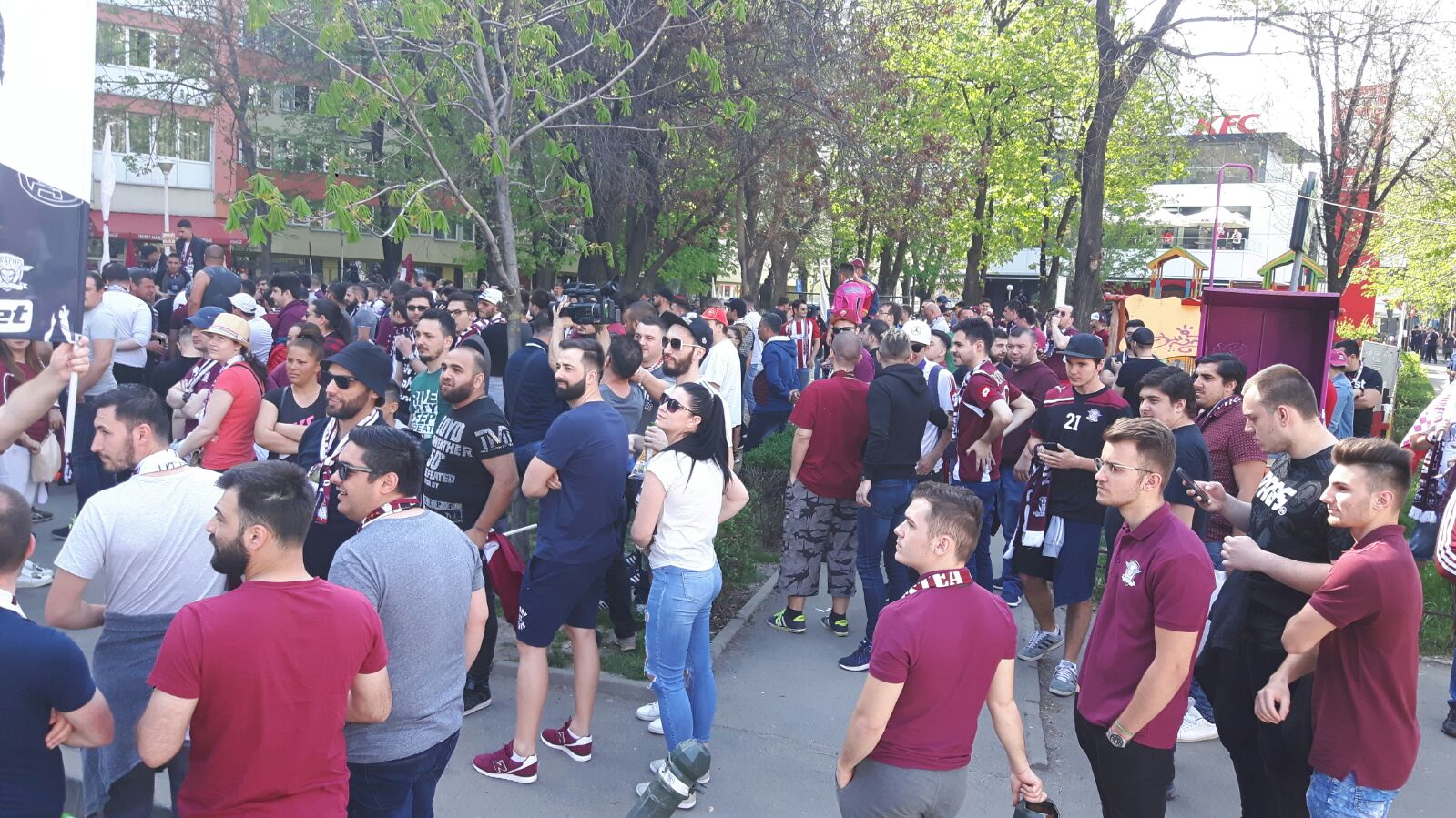 Incidente între suporterii Oțelului Galați și cei ai Rapidului. Opt persoane au fost conduse la secție