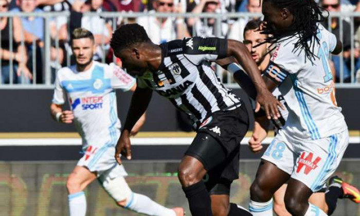 bafetimbi-gomis-baptiste-santamaria-angers-marseille-ligue-1-02102016_1267124t1njkv1bcd6y26pqdhy