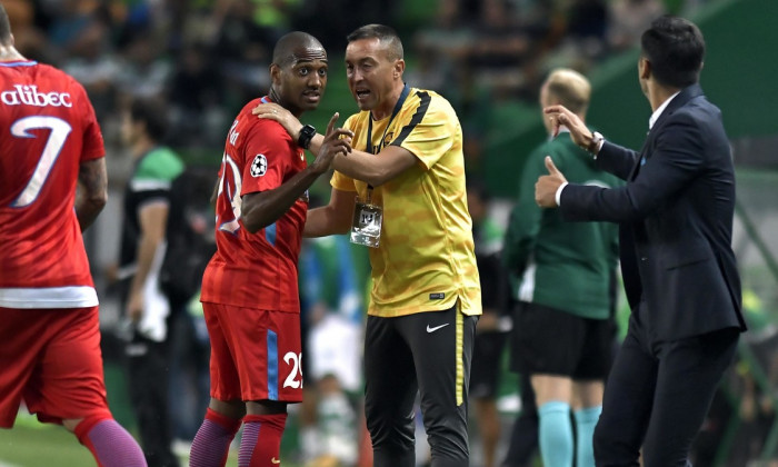 William de Amorim si Viorel Tanase in meciul de fotbal dintre FC Steaua Bucuresti si Sporting Lisabona, contand pentru playoff-ul Ligii Campionilor, disputat marti 15 august 2017 pe stadionul Jose Alvalade din Lisabona. Razvan Pasarica/SPORT PICTURES