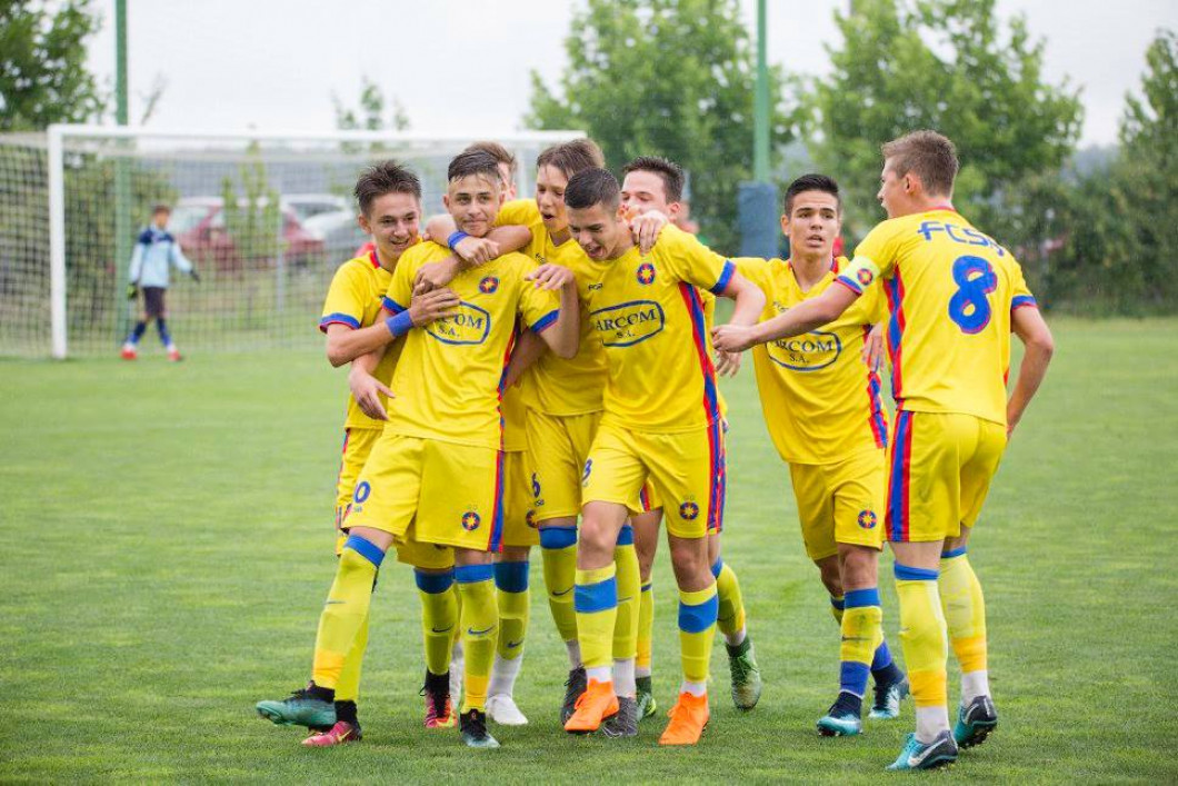 Galerie Foto Academia Dă Rezultate Dacă In Liga 1 Nu I Iese Fcsb E Campioană Naţională La U15