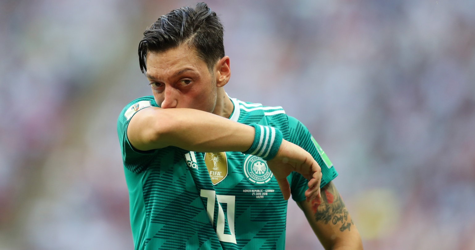 Ozil a ieșit la atac după ce Germania a clacat în fața Spaniei. Postarea de la miezul nopții