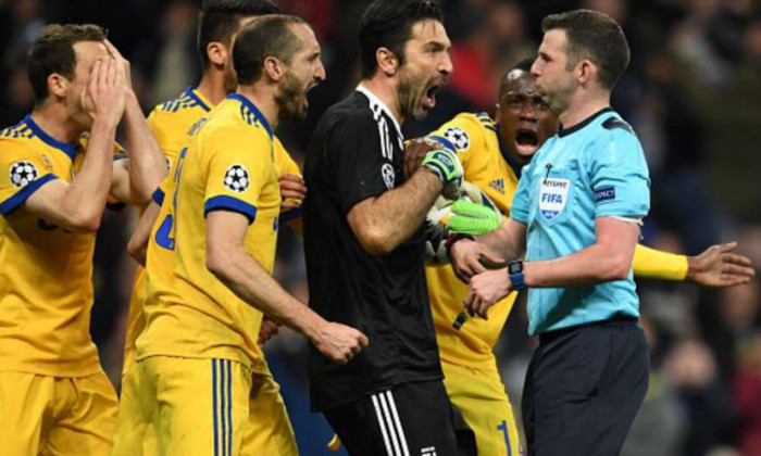 Buffon si arbitrul Oliver