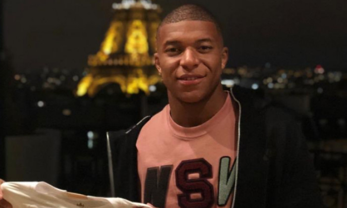 Mbappe Pele tricou 1