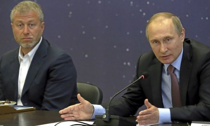 Vladimir Putin şi Roman Abramovich / Getty Images