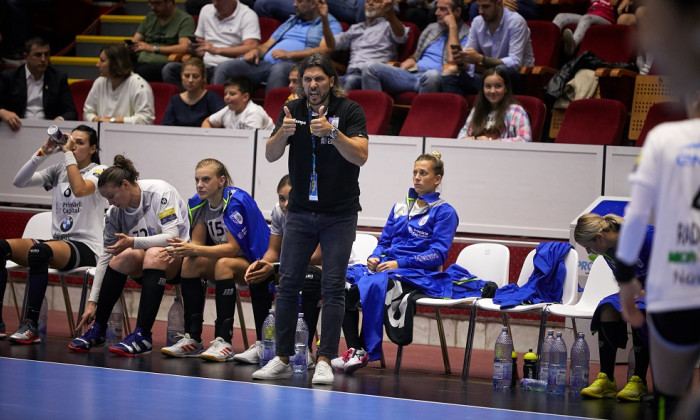 HANDBAL FEMININ:CSM BUCURESTI-SCM RM VALCEA, LIGA FLORILOR (9.10.2018)