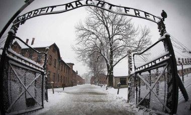 Intrarea în lagărul de concentrare de la Auschwitz