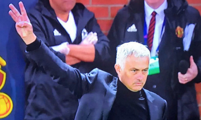 mourinho trei degete