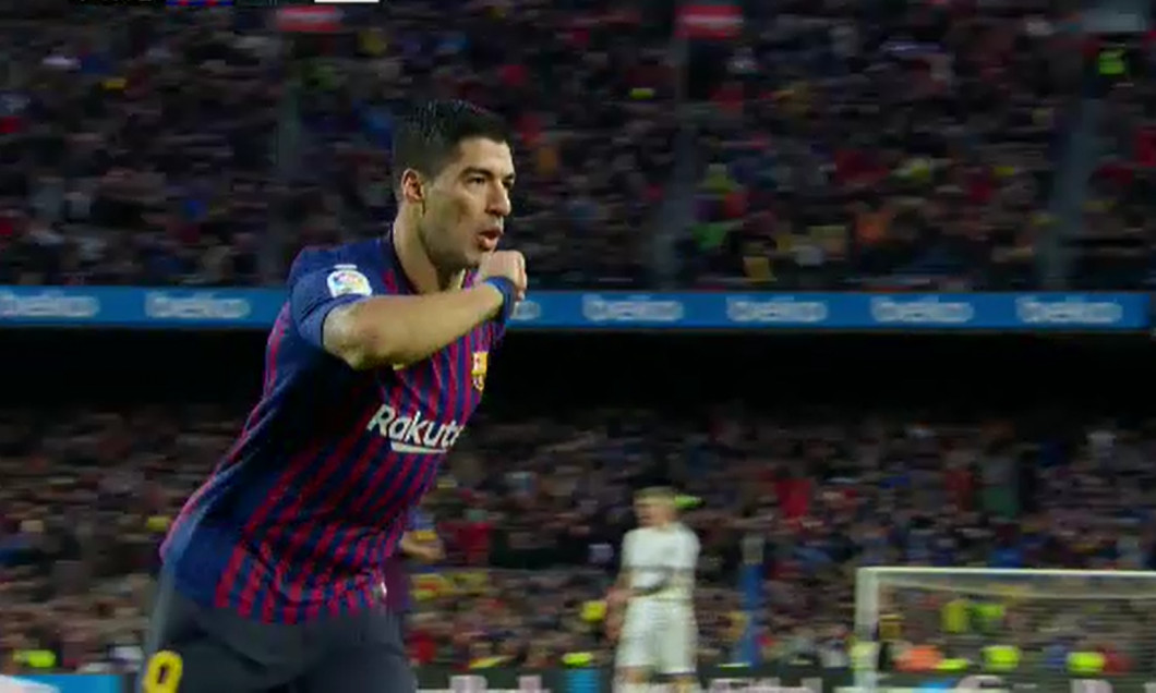 Luis Suarez se bucură după un gol în El Clasico