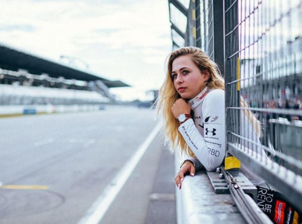 Sophia Florsch 11