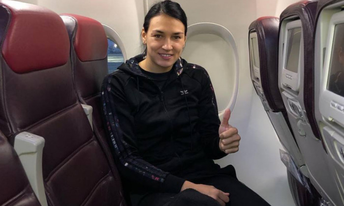 Cristina Neagu avion operatie