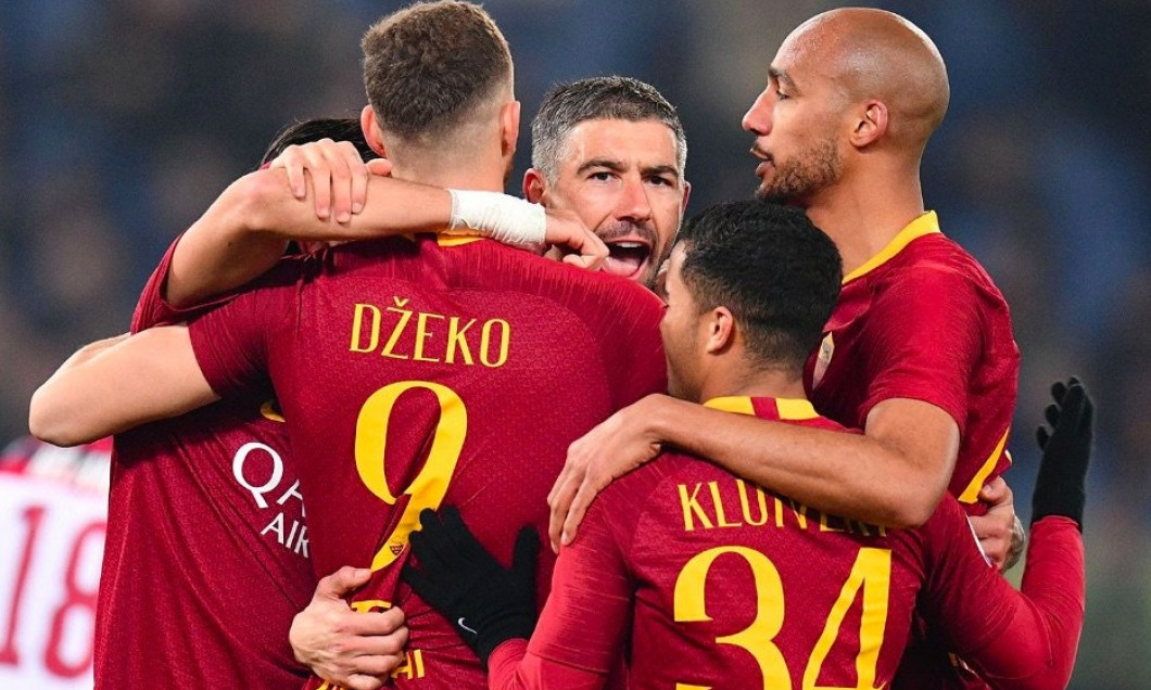 Jucatorii Romei se bucura la finalul partidei cu Bologna, scor 2-1