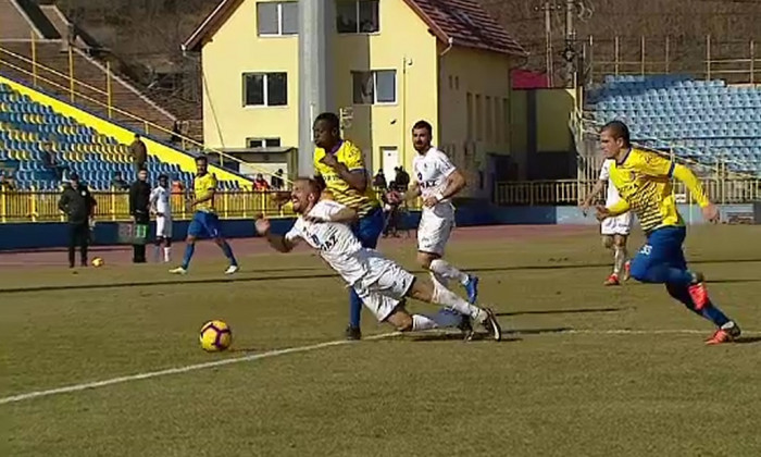 caiado faza penalty