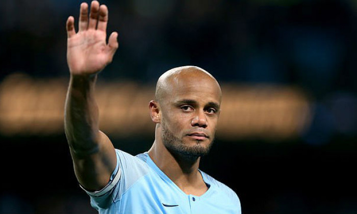 kompany hand