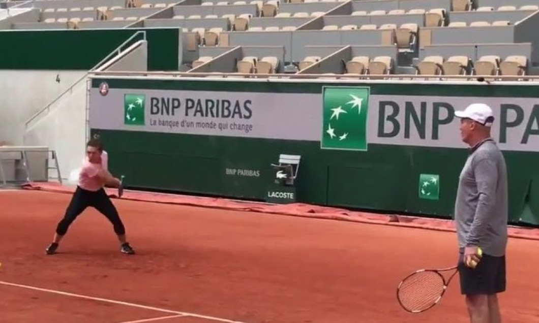 Imagini pentru robot tenis halep roland garros anisimova