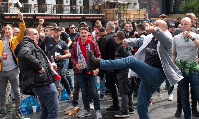 0_Ajax-Amsterdam-Football-Fans-in-London