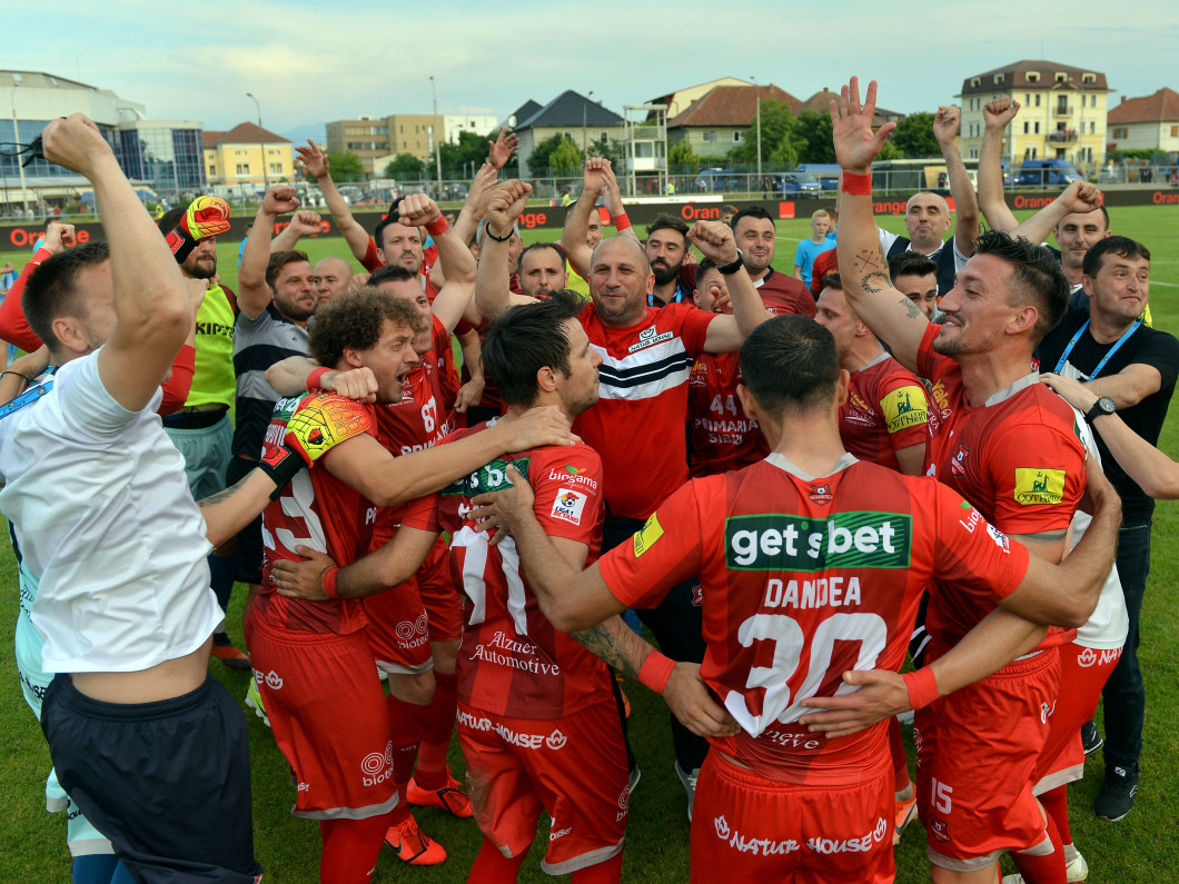 Hermannstadt a ramas in Liga 1. Vasile Miriuta a dansat pe mese 5