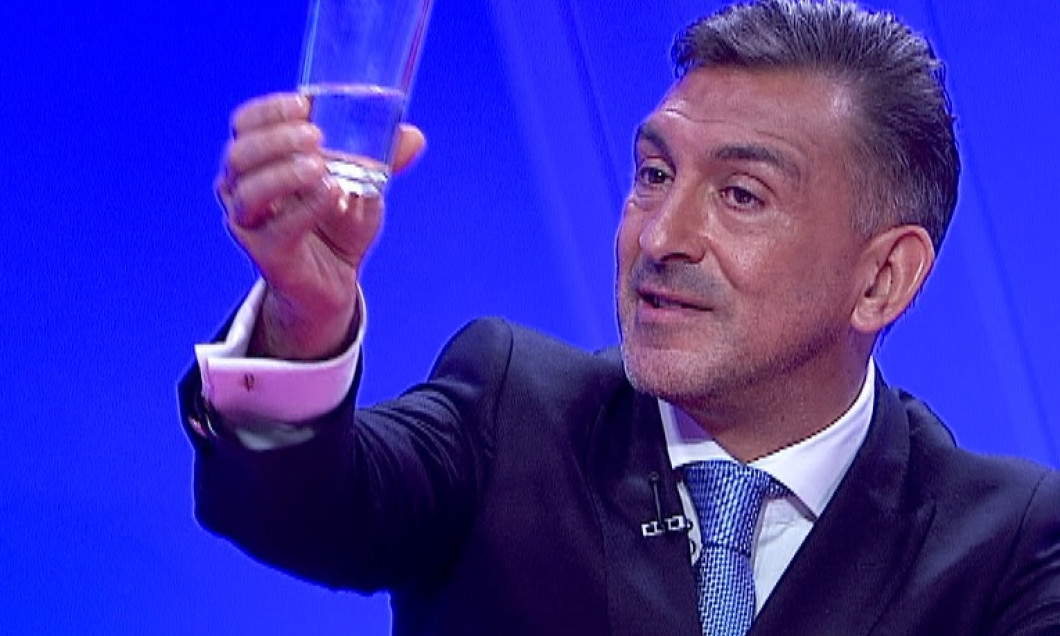 ilie dumitrescu cu paharul