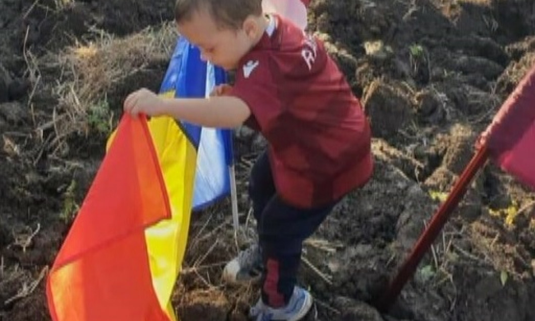 copil steag tricolor rapid