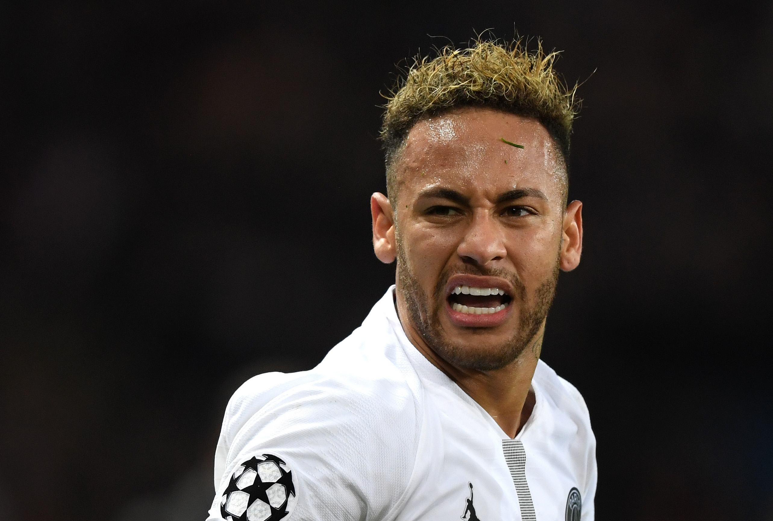 Neymar, reclamat pentru homofobie după o discuţie despre iubitul de 22 de ani al mamei sale