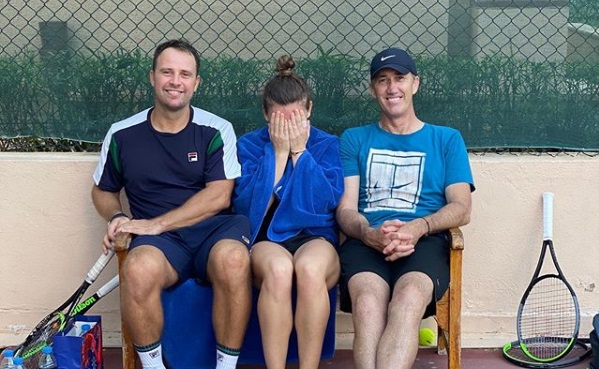 Simona Halep face antrenamente simultan cu Darren Cahill şi Artemon Apostu Efremov, în plină pandemie de coronavirus