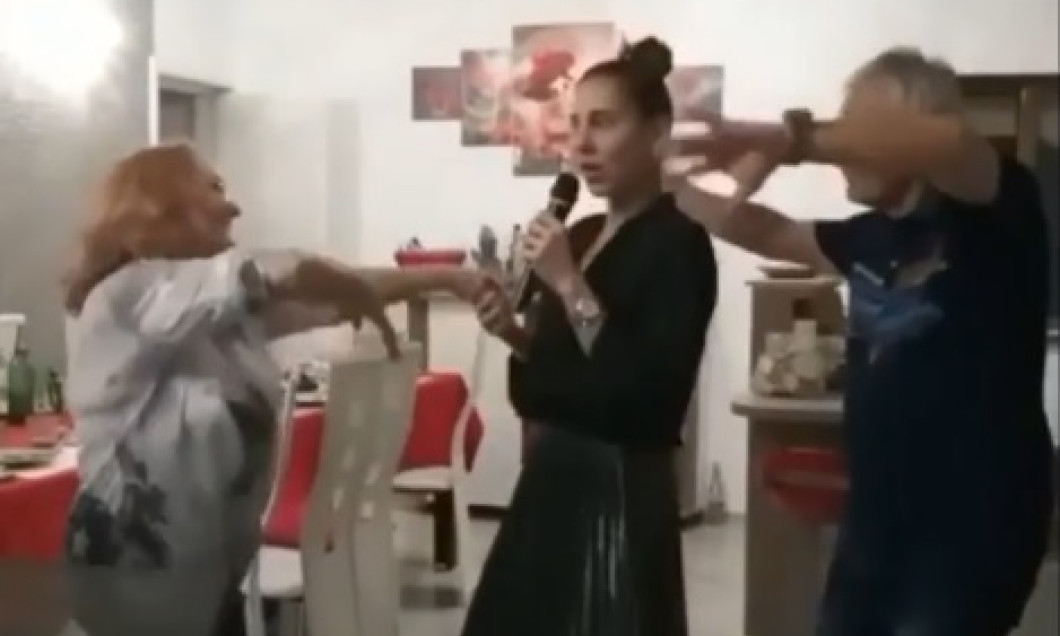buzarneasca la microfon