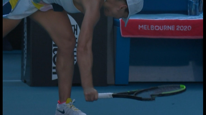 Simona Halep își face praf racheta / Foto: captură Eurosport