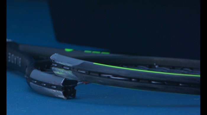 Simona Halep își face praf racheta / Foto: captură Eurosport